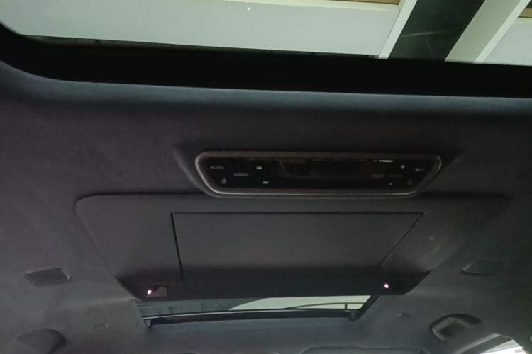 Used Wey Gaoshan 2025 Four-Wheel Drive Alpine 8 Headliner