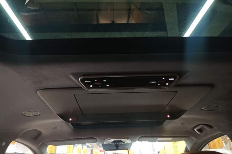 Used Wey Gaoshan 2025 Four-Wheel Drive Alpine 8 Headliner
