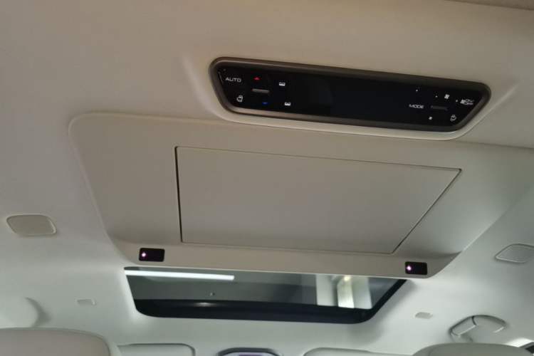 Used Wey Gaoshan 2025 Four-Wheel Drive Alpine 8 Headliner