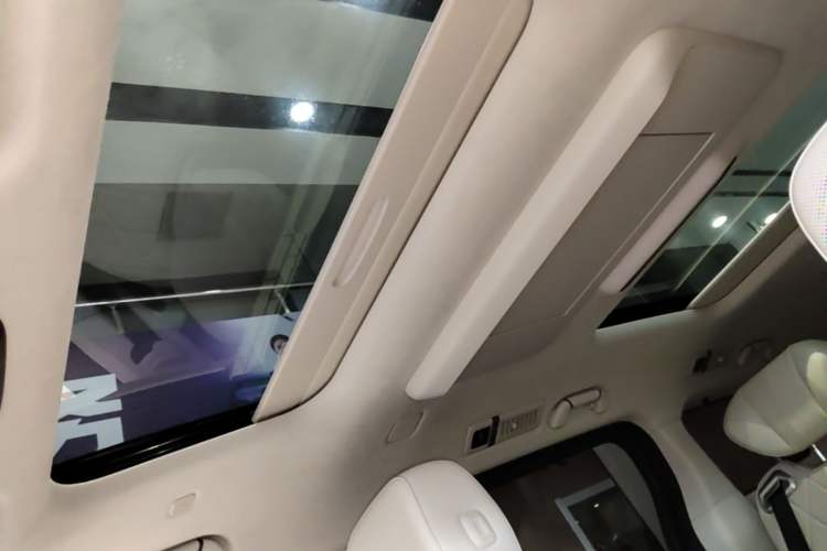 Used Wey Gaoshan 2025 Four-Wheel Drive Alpine 8 Headliner