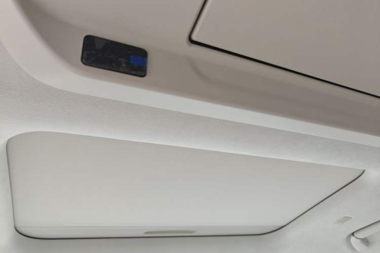 Used Wey Gaoshan 2025 Four-Wheel Drive Alpine 8 Headliner