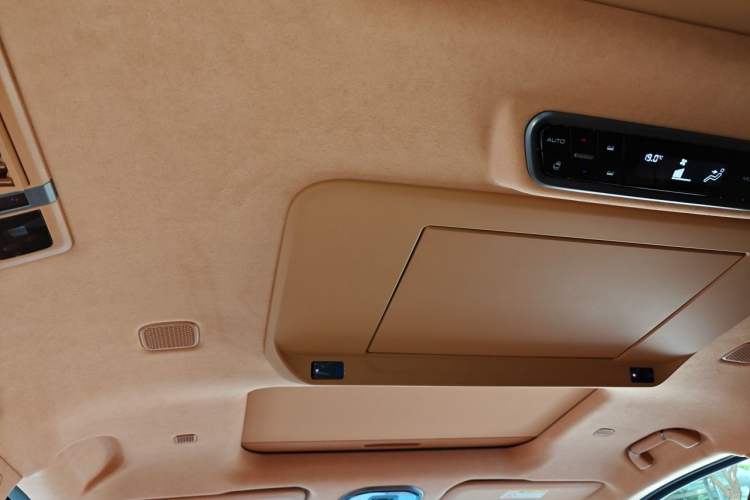 Used Wey Gaoshan 2025 Four-Wheel Drive Alpine 8 Headliner