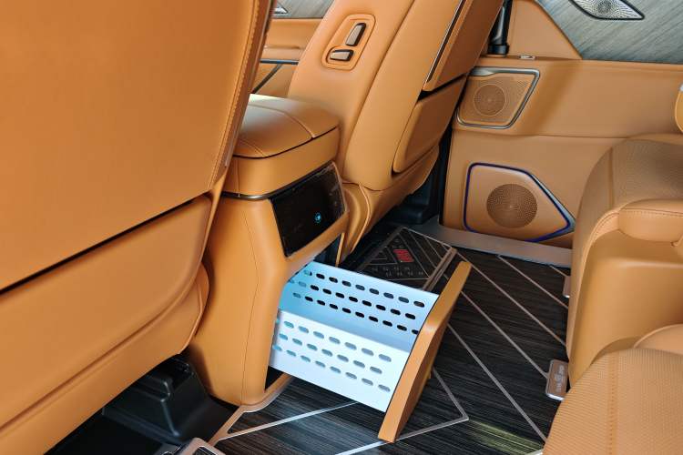 Used Wey Gaoshan 2025 Four-Wheel Drive Alpine 8 Interior 10