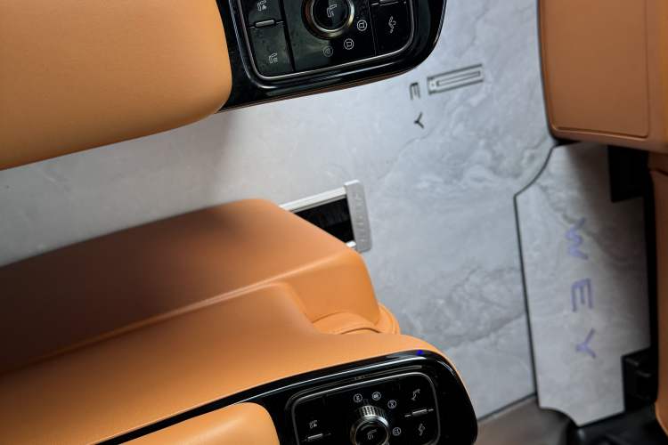Used Wey Gaoshan 2025 Four-Wheel Drive Alpine 8 Interior 10
