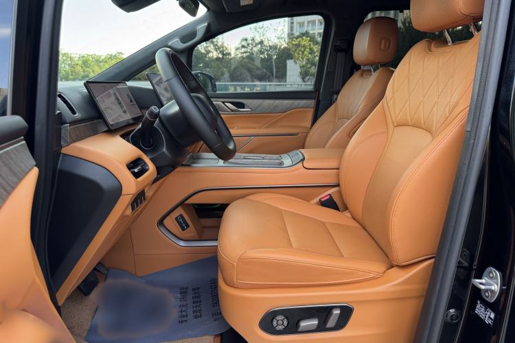 Used Wey Gaoshan 2025 Four-Wheel Drive Alpine 8 Interior 2