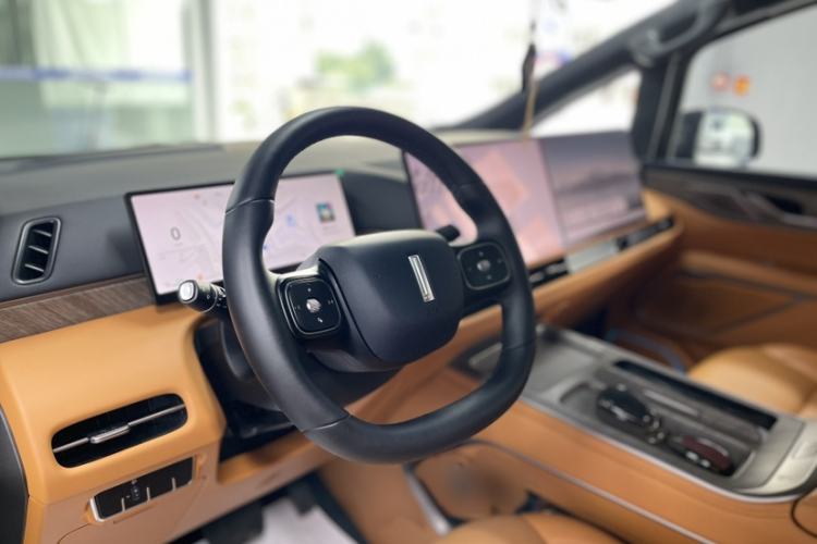 Used Wey Gaoshan 2025 Four-Wheel Drive Alpine 8 Interior 2