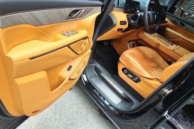 Used Wey Gaoshan 2025 Four-Wheel Drive Alpine 8 Interior 3