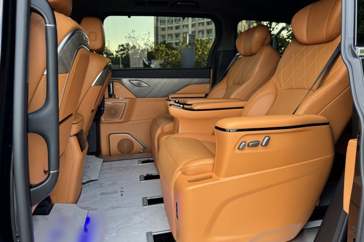 Used Wey Gaoshan 2025 Four-Wheel Drive Alpine 8 Interior 3