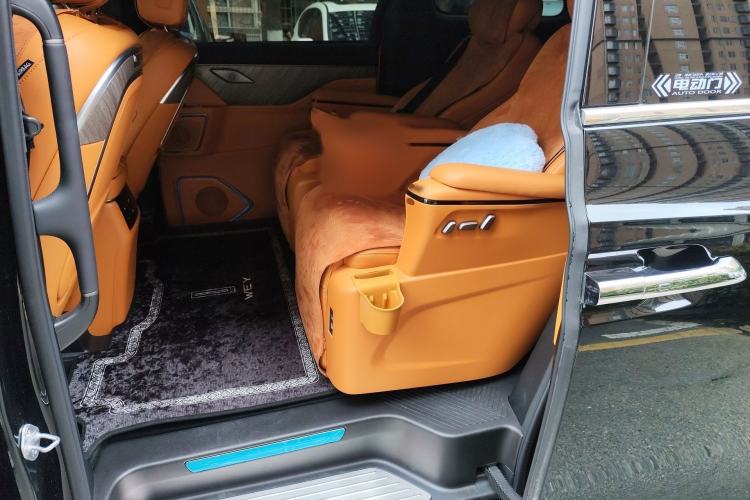 Used Wey Gaoshan 2025 Four-Wheel Drive Alpine 8 Interior 4