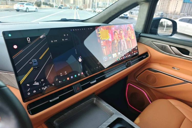 Used Wey Gaoshan 2025 Four-Wheel Drive Alpine 9 Interior 4