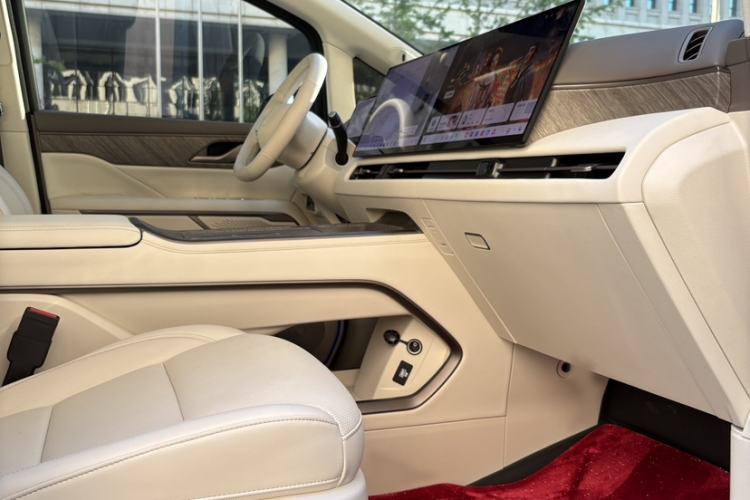 Used Wey Gaoshan 2025 Four-Wheel Drive Alpine 8 Interior 4