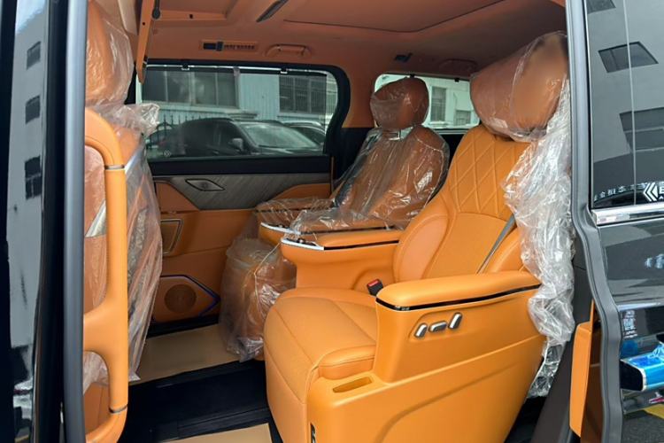Used Wey Gaoshan 2025 Four-Wheel Drive Alpine 8 Interior 4