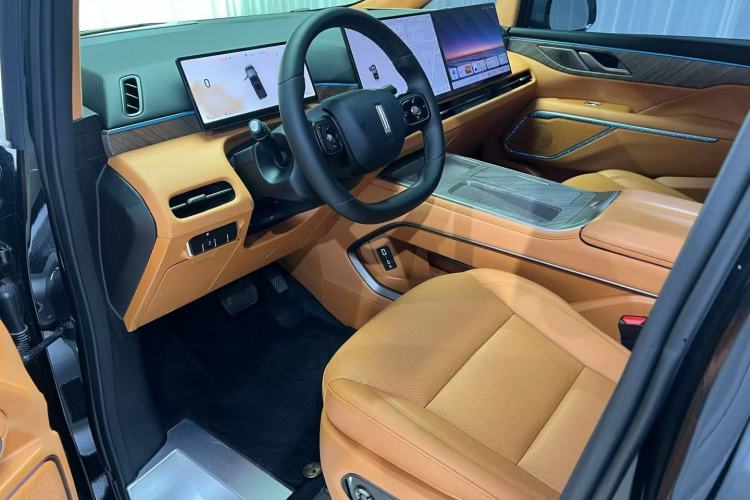Used Wey Gaoshan 2025 Four-Wheel Drive Alpine 8 Interior 4