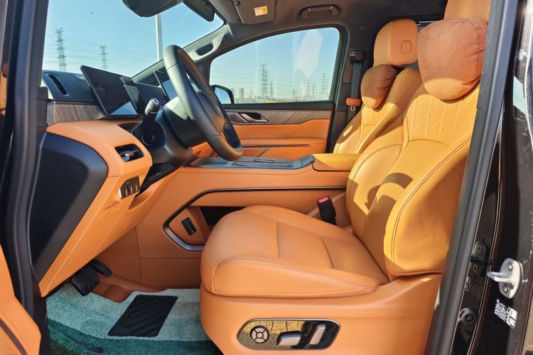 Used Wey Gaoshan 2025 Four-Wheel Drive Alpine 8 Interior 5