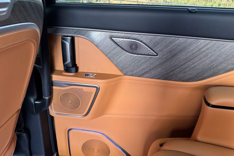 Used Wey Gaoshan 2025 Four-Wheel Drive Alpine 8 Interior 5