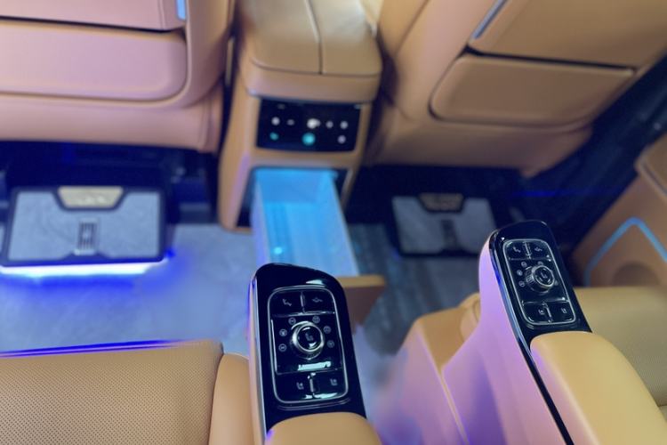 Used Wey Gaoshan 2025 Four-Wheel Drive Alpine 8 Interior 5