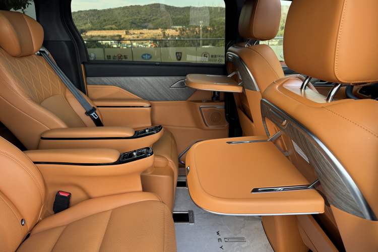 Used Wey Gaoshan 2025 Four-Wheel Drive Alpine 8 Interior 6