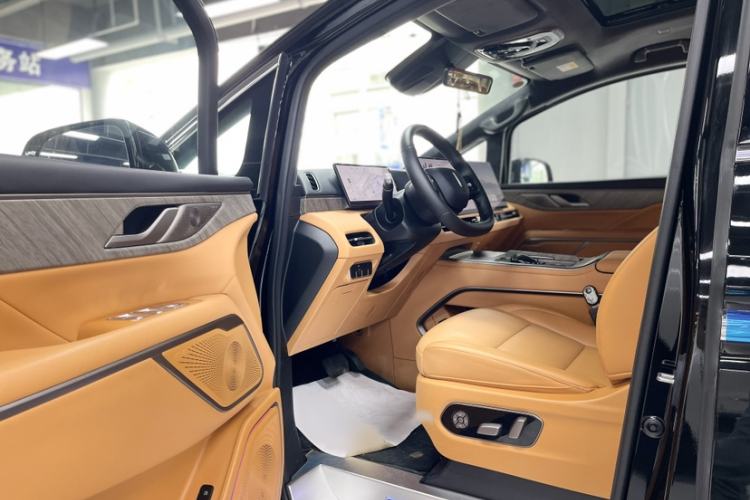 Used Wey Gaoshan 2025 Four-Wheel Drive Alpine 8 Interior 6