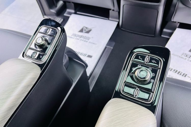 Used Wey Gaoshan 2025 Four-Wheel Drive Alpine 8 Interior 7
