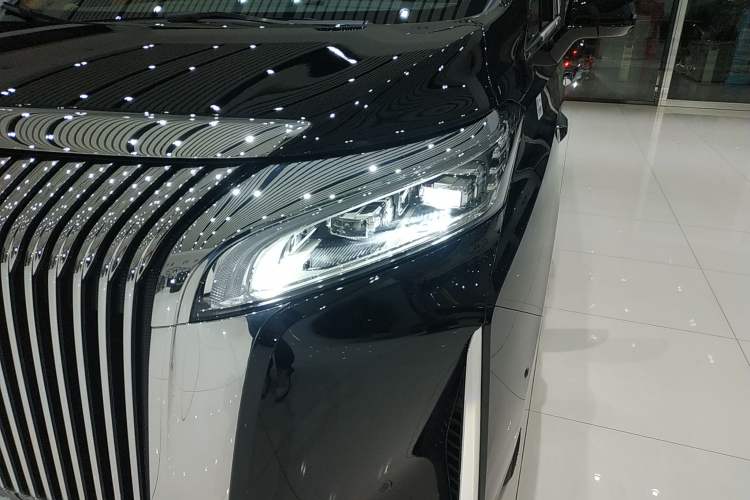 Used Wey Gaoshan 2025 Four-Wheel Drive Alpine 9 Left Front Headlight