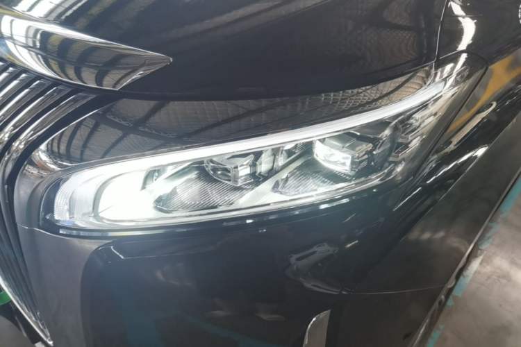 Used Wey Gaoshan 2025 Four-Wheel Drive Alpine 9 Left Front Headlight