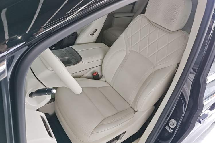Used Wey Gaoshan 2025 Four-Wheel Drive Alpine 8 Left Front Seat