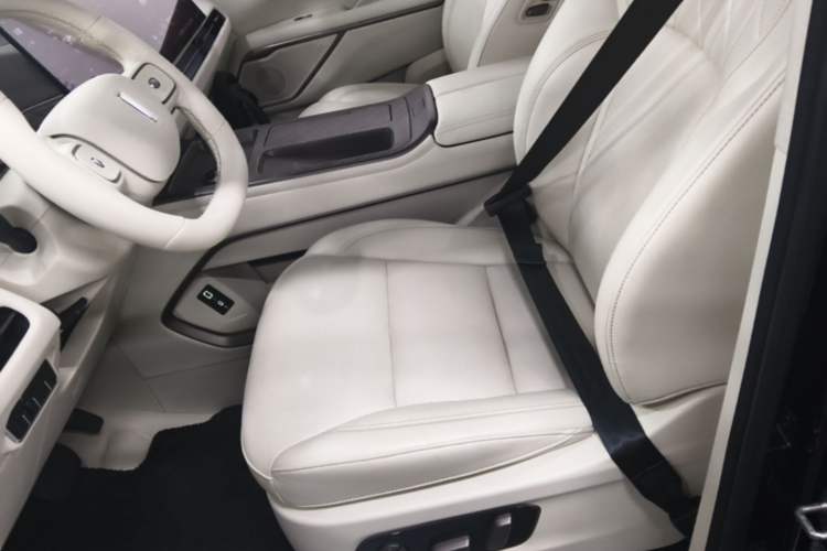 Used Wey Gaoshan 2025 Four-Wheel Drive Alpine 8 Left Front Seat