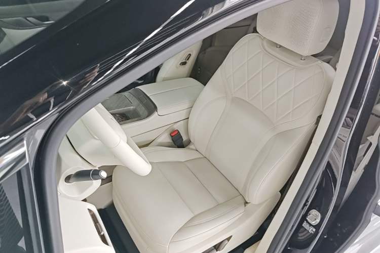 Used Wey Gaoshan 2025 Four-Wheel Drive Alpine 8 Left Front Seat