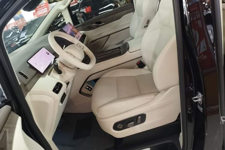 Used Wey Gaoshan 2025 Four-Wheel Drive Alpine 8 Left Front Seat