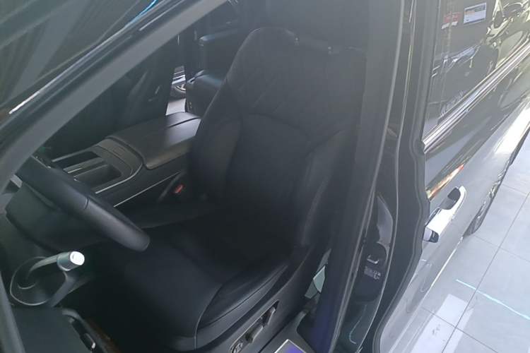 Used Wey Gaoshan 2025 Four-Wheel Drive Alpine 8 Left Front Seat