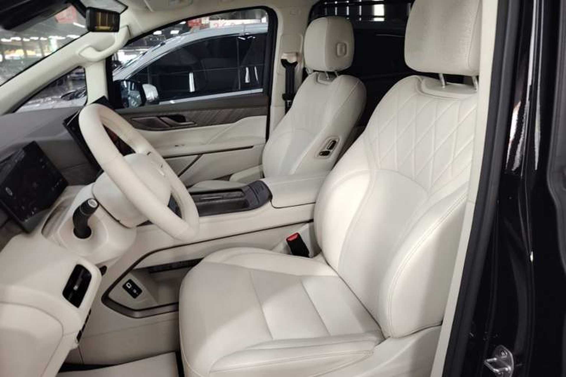 Used Wey Gaoshan 2025 Four-Wheel Drive Alpine 8 Left Front Seat