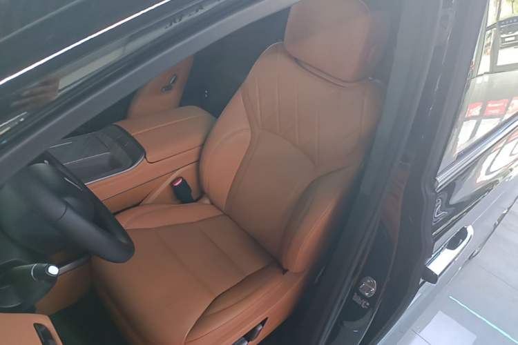 Used Wey Gaoshan 2025 Four-Wheel Drive Alpine 8 Left Front Seat