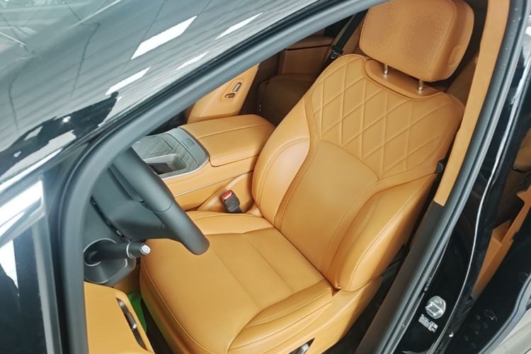 Used Wey Gaoshan 2025 Four-Wheel Drive Alpine 8 Left Front Seat