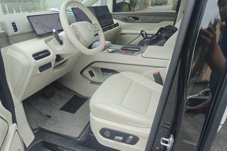 Used Wey Gaoshan 2025 Four-Wheel Drive Alpine 8 Left Front Seat