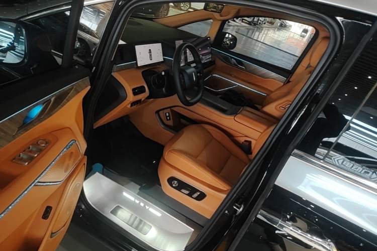 Used Wey Gaoshan 2025 Four-Wheel Drive Alpine 8 Left Front Seat