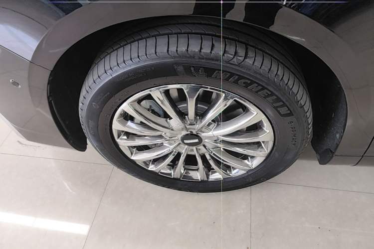 Used Wey Gaoshan 2025 Four-Wheel Drive Alpine 8 Left Front Wheel Hub