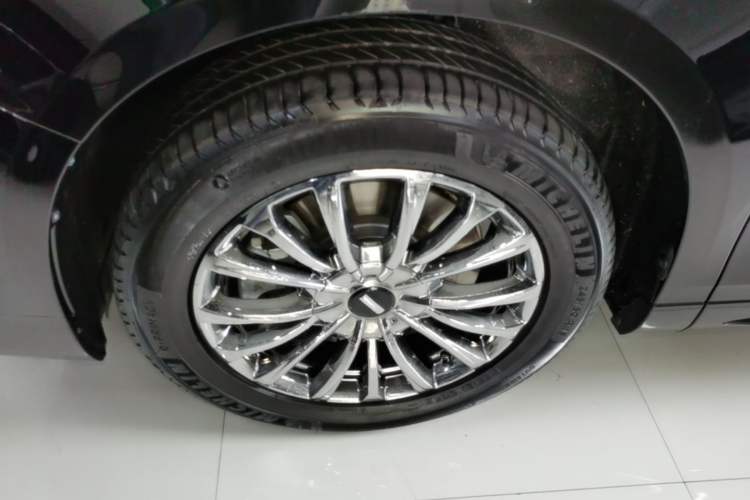 Used Wey Gaoshan 2025 Four-Wheel Drive Alpine 8 Left Front Wheel Hub