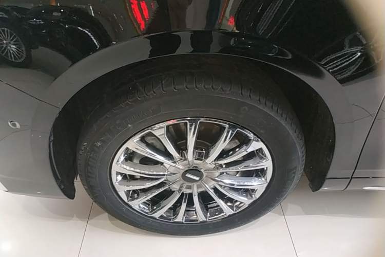 Used Wey Gaoshan 2025 Four-Wheel Drive Alpine 8 Left Front Wheel Hub