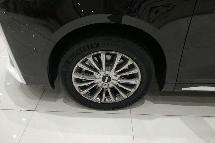 Used Wey Gaoshan 2025 Four-Wheel Drive Alpine 9 Left Front Wheel Hub