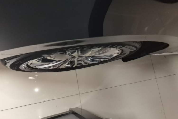Used Wey Gaoshan 2025 Four-Wheel Drive Alpine 8 Left Front Wheel Hub