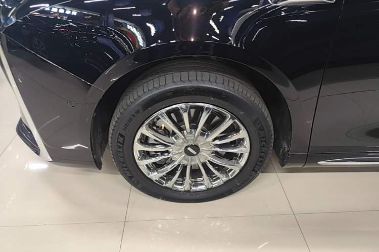 Used Wey Gaoshan 2025 Four-Wheel Drive Alpine 8 Left Front Wheel Hub
