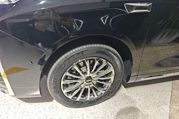 Used Wey Gaoshan 2025 Four-Wheel Drive Alpine 8 Left Front Wheel Hub