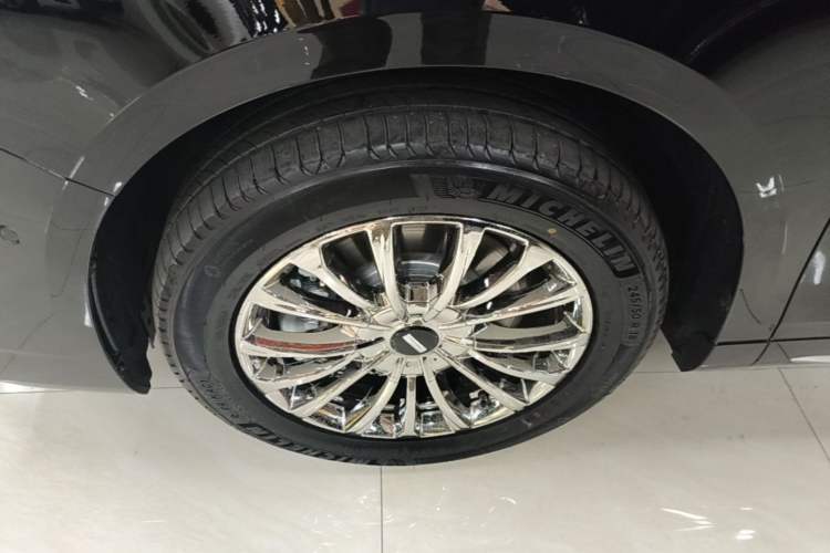 Used Wey Gaoshan 2025 Four-Wheel Drive Alpine 8 Left Front Wheel Hub
