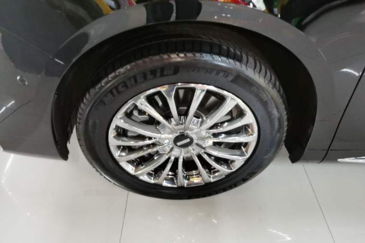Used Wey Gaoshan 2025 Four-Wheel Drive Alpine 8 Left Front Wheel Hub