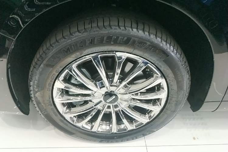 Used Wey Gaoshan 2025 Four-Wheel Drive Alpine 8 Left Front Wheel Hub
