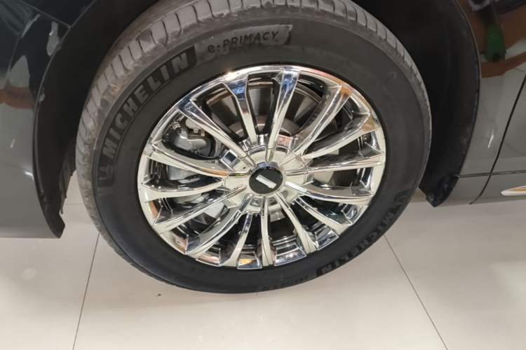 Used Wey Gaoshan 2025 Four-Wheel Drive Alpine 8 Left Front Wheel Hub