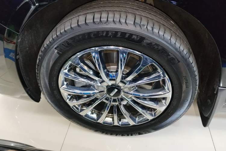 Used Wey Gaoshan 2025 Four-Wheel Drive Alpine 8 Left Front Wheel Hub