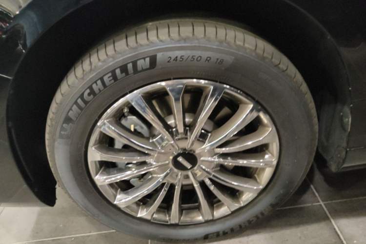 Used Wey Gaoshan 2025 Four-Wheel Drive Alpine 8 Left Front Wheel Hub