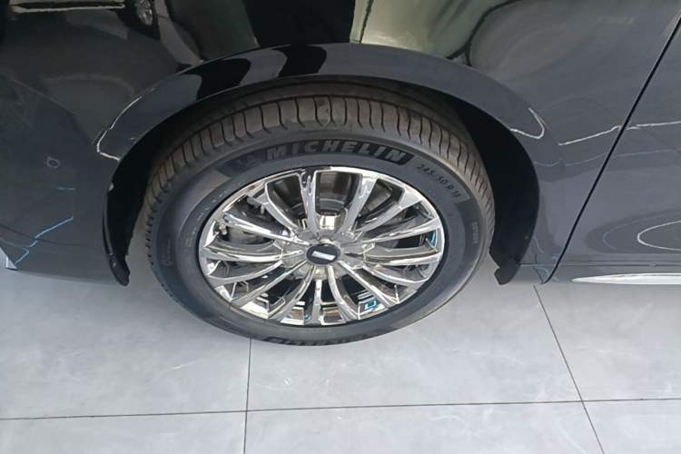 Used Wey Gaoshan 2025 Four-Wheel Drive Alpine 8 Left Front Wheel Hub