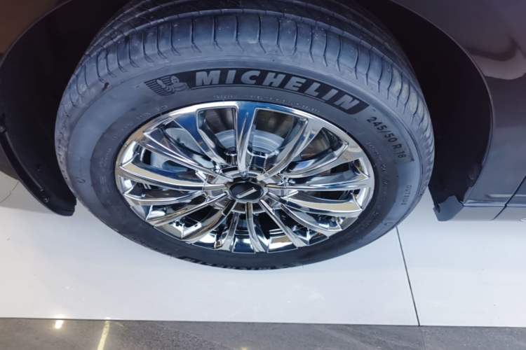 Used Wey Gaoshan 2025 Four-Wheel Drive Alpine 8 Left Front Wheel Hub
